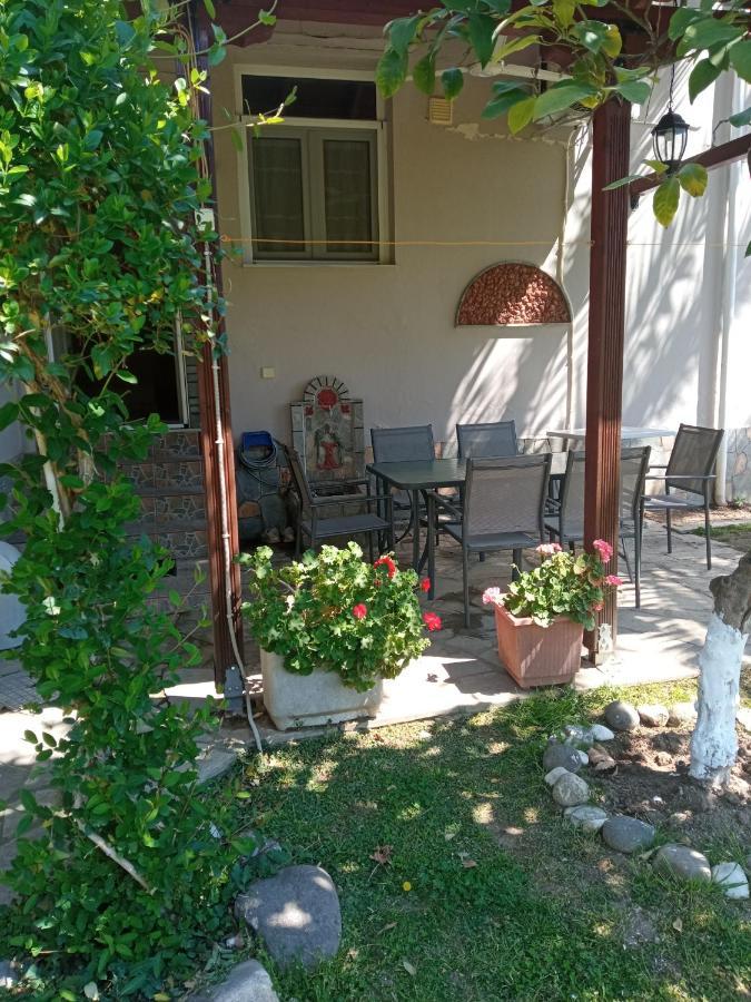 Appartamento Sofia'S Garden Néa Péramos Esterno foto