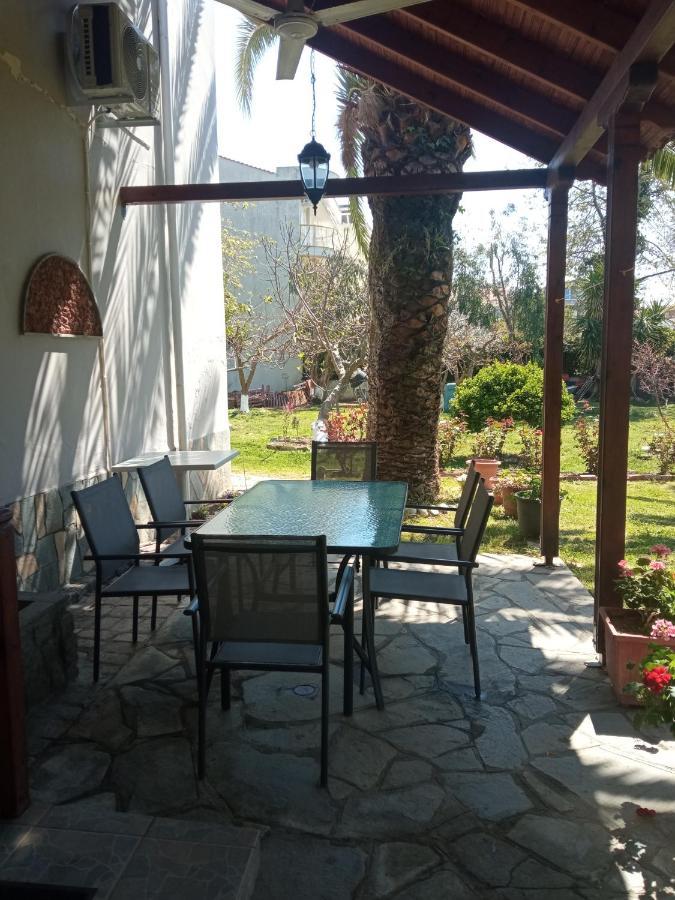 Appartamento Sofia'S Garden Néa Péramos Esterno foto