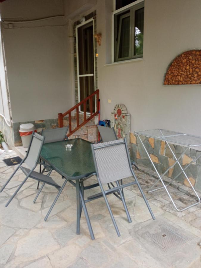Appartamento Sofia'S Garden Néa Péramos Esterno foto