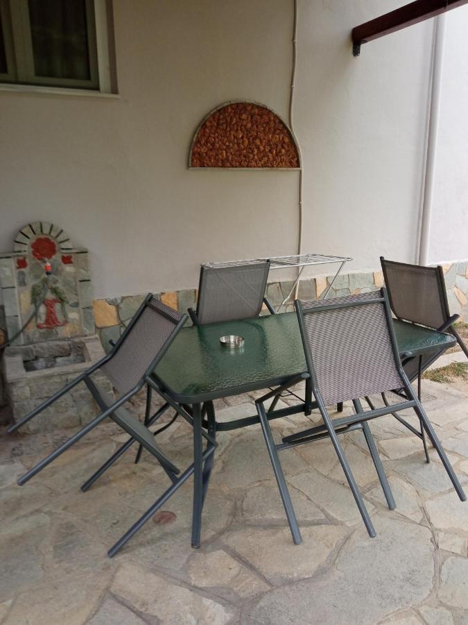 Appartamento Sofia'S Garden Néa Péramos Esterno foto